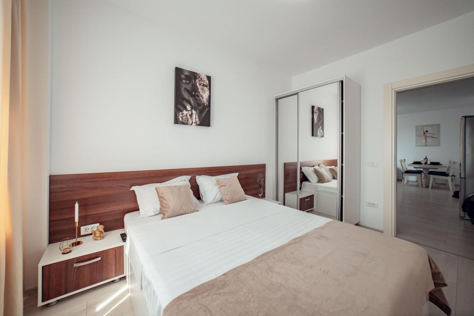 Cozycollection Apartments At Q Residence #6 이아시 외부 사진